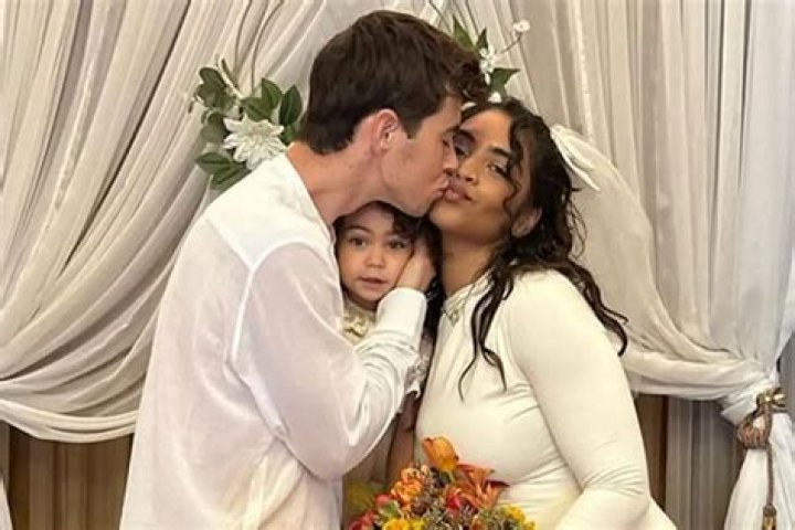 Taylor Giavasis Biography: Age, Parents, Boyfriend, Net Worth, Height, Daughter Name, Brother, Birthday, Twitter, Husband