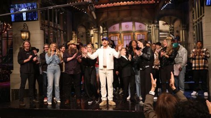 Taylor Swift Stuns As The Musical Guest On Saturday Night Live