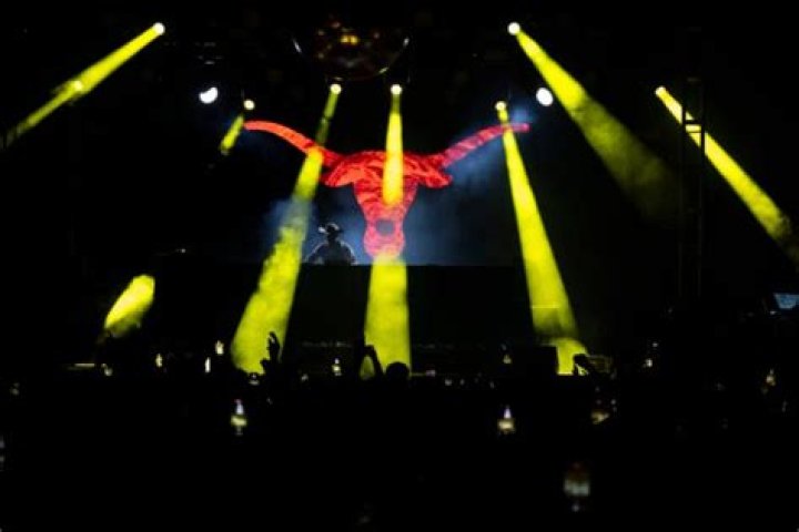 The Ball on the Mall