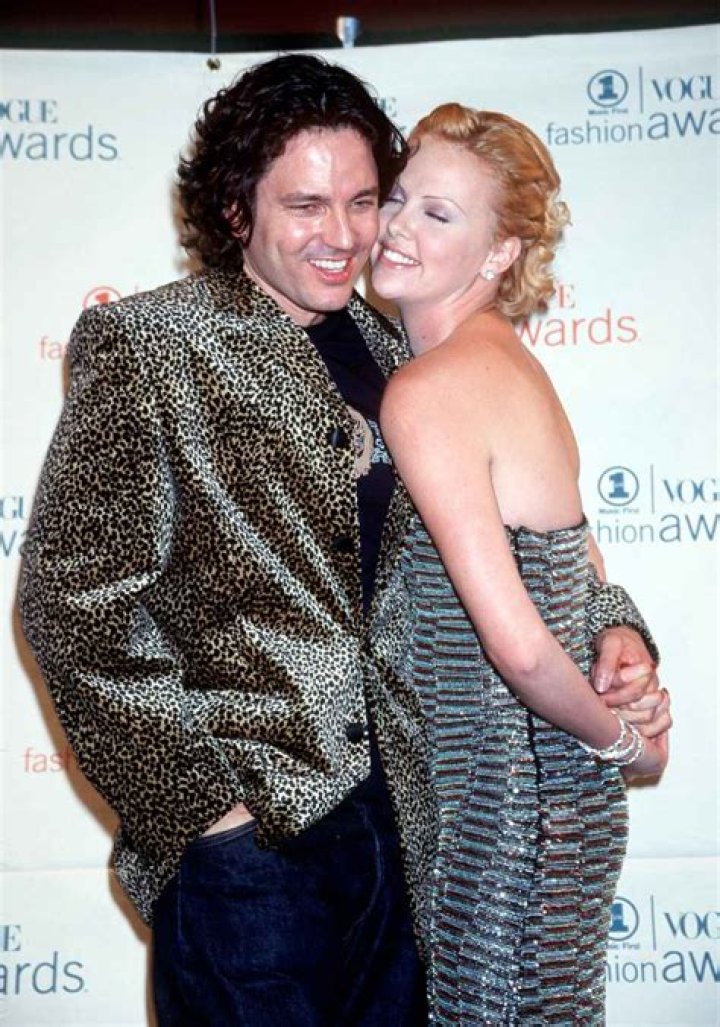 Who is Theron Thomas Dating – Theron Thomas's Girlfriend & Exes