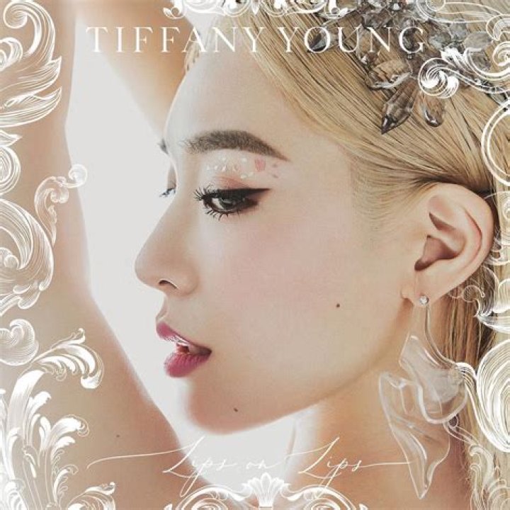 Tiffany Young releases a breathtaking video for “Lips on Lips”