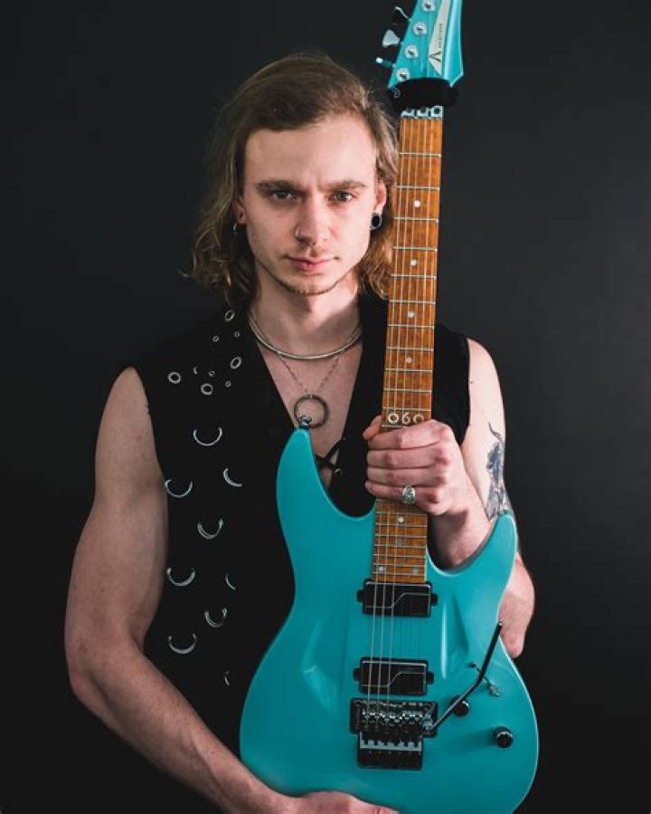 Tim Hansen- Bio, Age, Height, Net Worth, Girlfriend, Dating