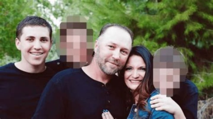 Does Tim Robinson have Siblings?