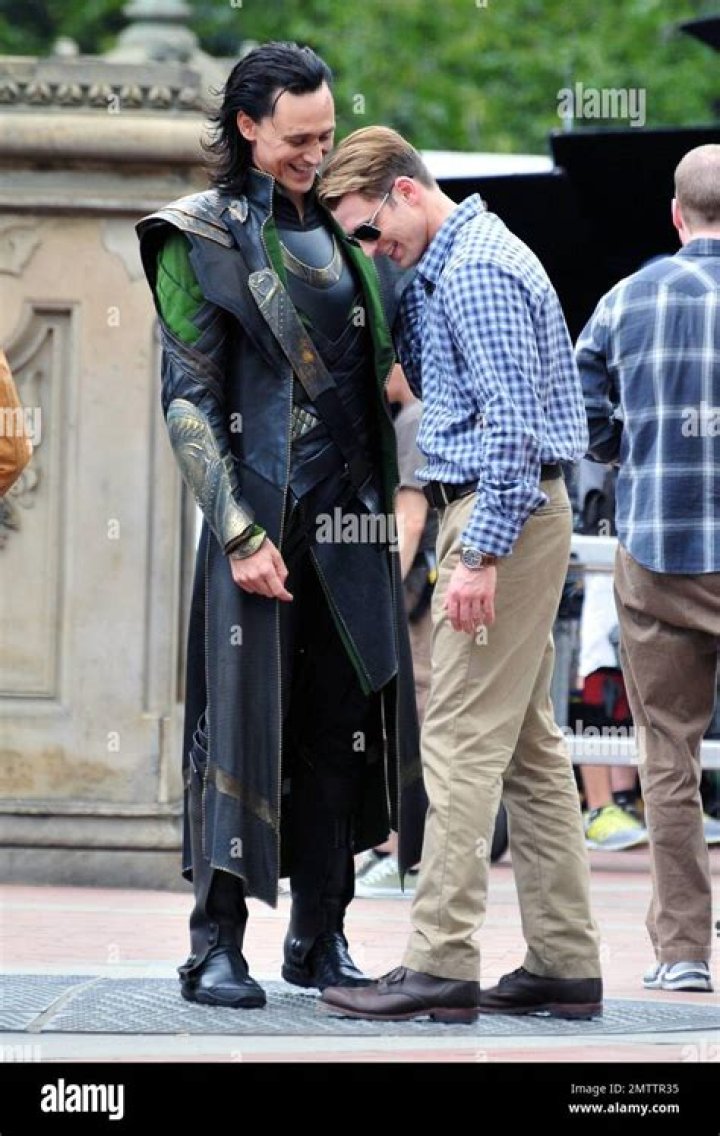 Tom Hiddleston and Chris Hemsworth Visit Children's Hospital