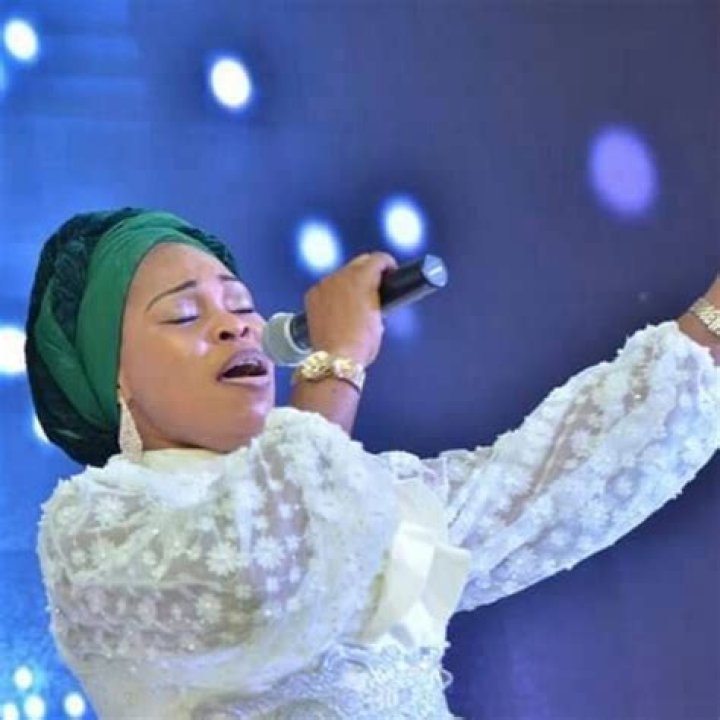 Tope Alabi Biography: Age, Songs, Husband, Net Worth, Kids, Phone Number, Albums