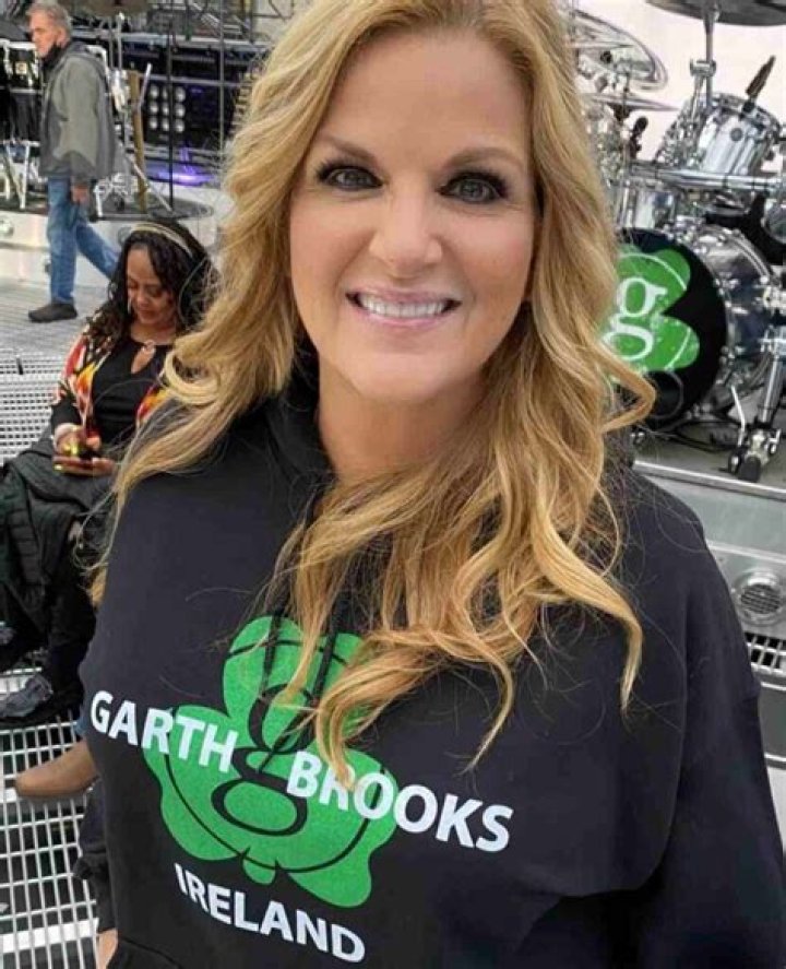 Trisha Yearwood Age, Height & Weight