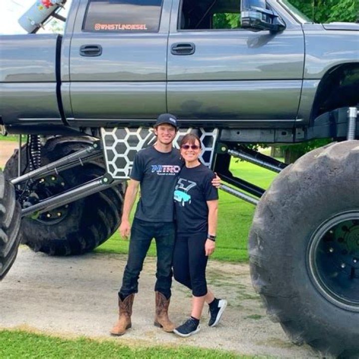 Explore Tyler Eifert Wiki Facts, Is He Married To His Longtime Girlfriend?