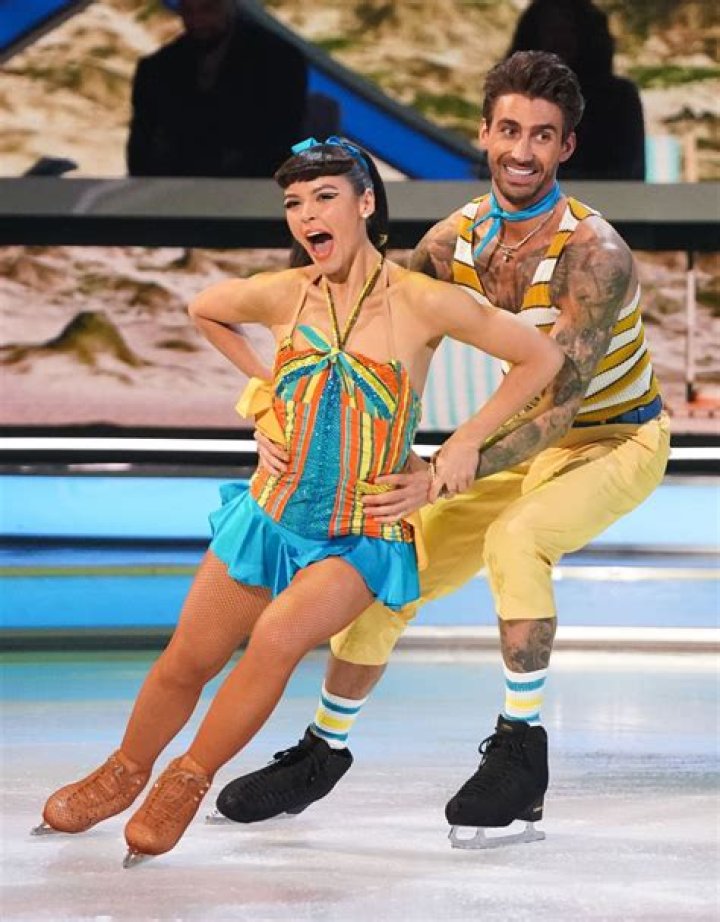 Vanessa Bauer- Wiki, Age, Ethnicity, Boyfriend, Height, Net Worth, Career