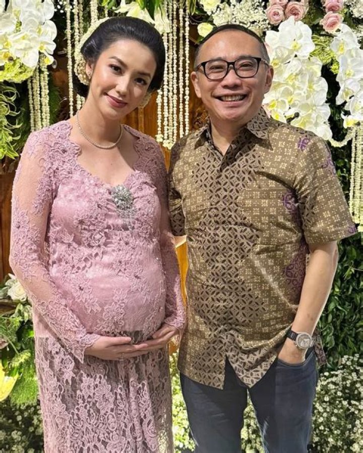 Velove Vexia - Net Worth, Age, Height, Birthday, Bio, Wiki!