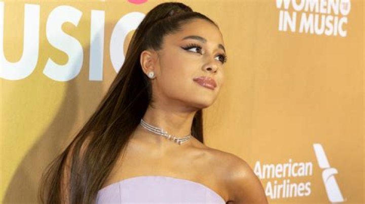 Watch Ariana Grande shut down sexist radio hosts