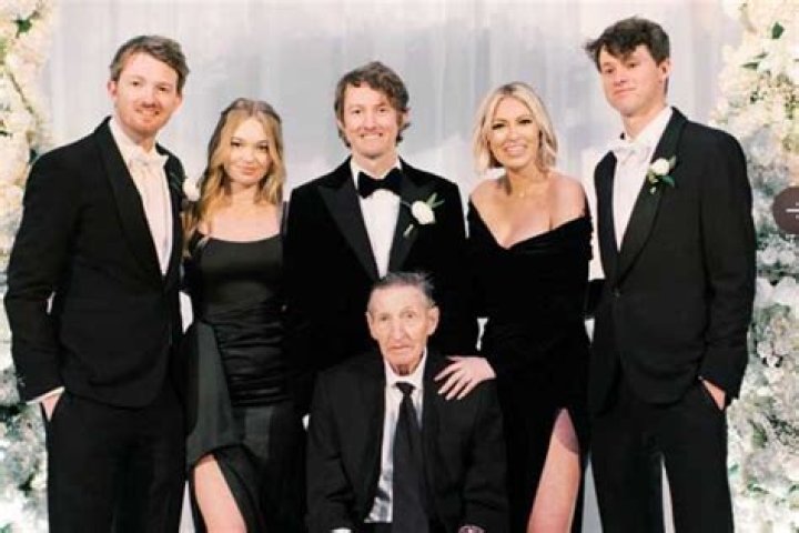 Wayne Gretzky Siblings: Meet Kim, Keith, Glen, and Brent