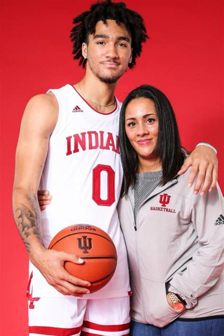 Who Is Jalen Hood Schifino Girlfriend In 2023? His Biography