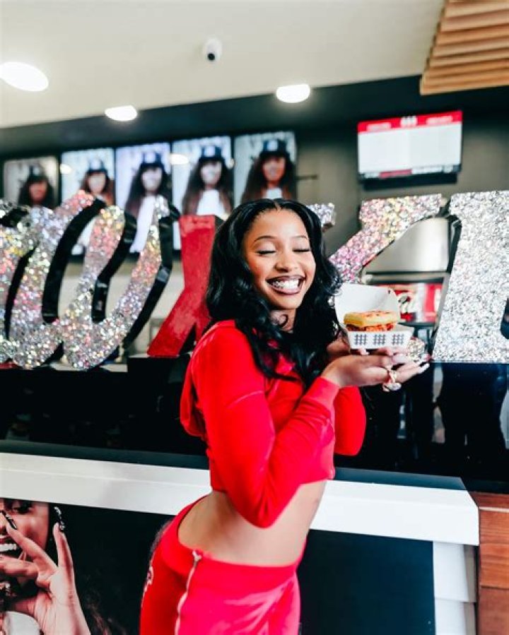 Songs, Age, Real Name, Net Worth, Albums, Boyfriend, Amapiano