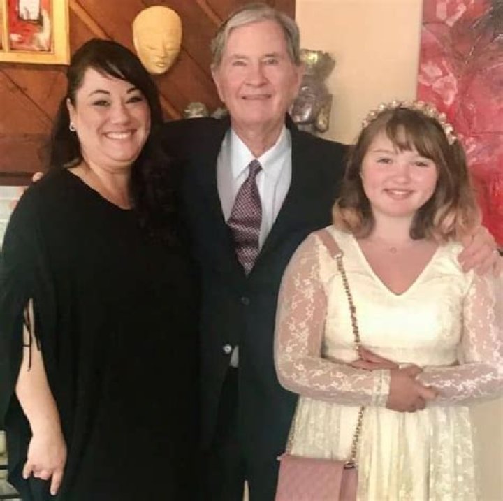 
Winston Munn- Wiki, Age, Wife, Ethnicity, Net Worth, Height, Career (Biographygist)	