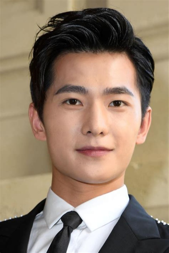 Yang Yang- Wiki, Age, Height, Net Worth, Girlfriend, Ethnicity