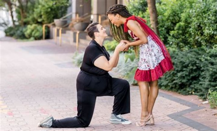 You Go Still Kneel Collect Doggy- Nigerian React After A Lady Vowed Never To Kneel To Propose To A Man Because Of Love