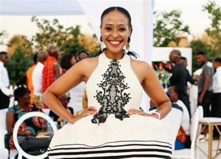 Zandile Msutwana Biography: Husband, Age, The Queen, Net Worth, Baby, Tattoo, Body, Partner, Illness, Wikipedia, Loyiso, Photos, Boyfriend