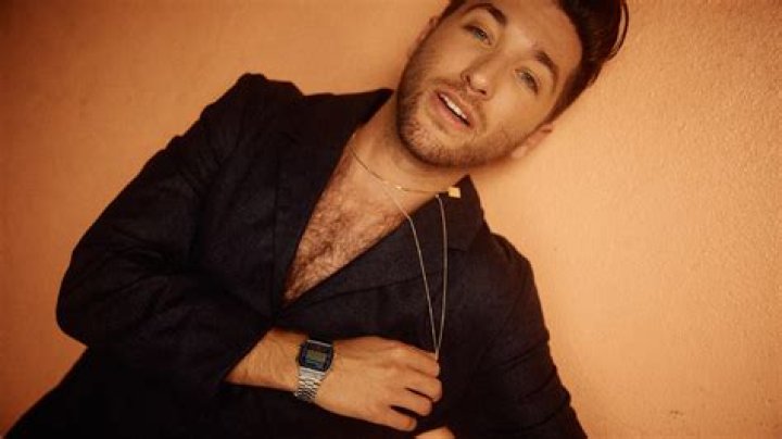 ZAYN smoulders on new release 'Fingers'